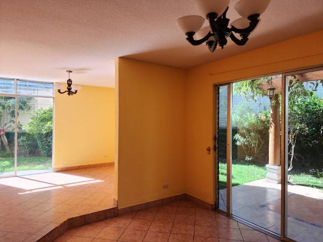 Casa en Venta Villa Nueva, Residencial con Garita - Miniatura 8