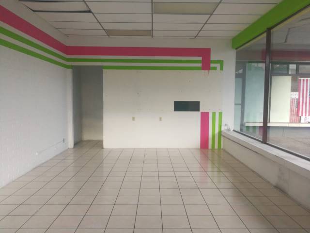 Local comercial en renta Gran Centro Comercial Zona 4 - Image 2