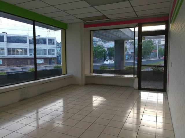 Local comercial en renta Gran Centro Comercial Zona 4 - Image 3