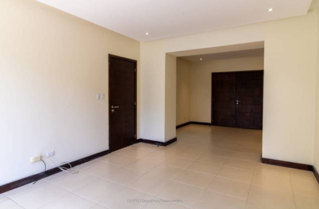SE RENTA APARTAMENTO EN ZONA 14 - Image 2