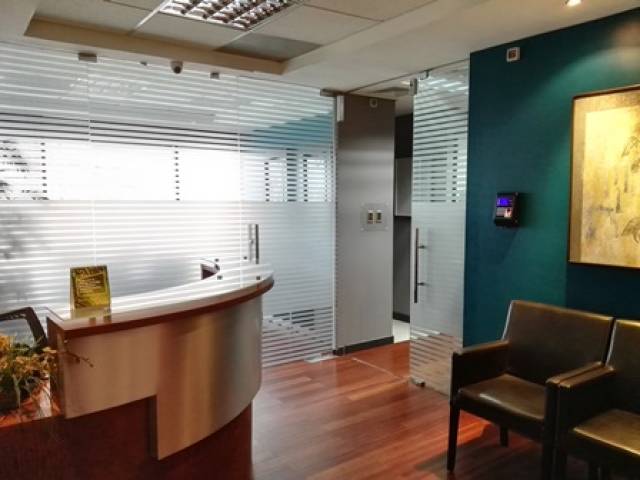 Oficina en alquiler en zona 10 - Image 1