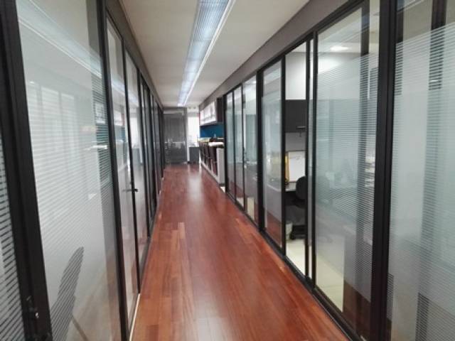 Oficina en alquiler en zona 10 - Image 2