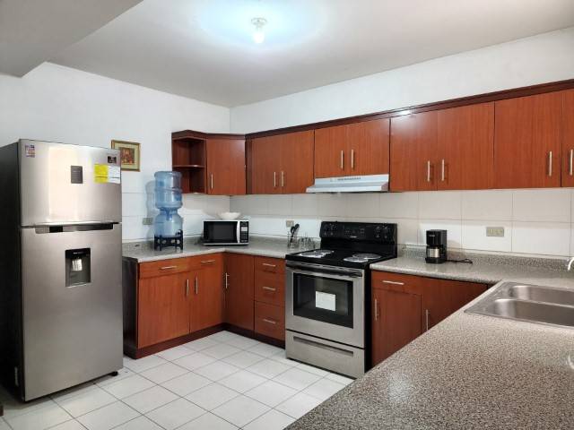 Apartamento Amueblado y Amplio en Renta Zona 14 Ciudad - Miniatura 6