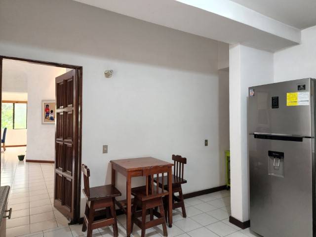 Apartamento Amueblado y Amplio en Renta Zona 14 Ciudad - Miniatura 7