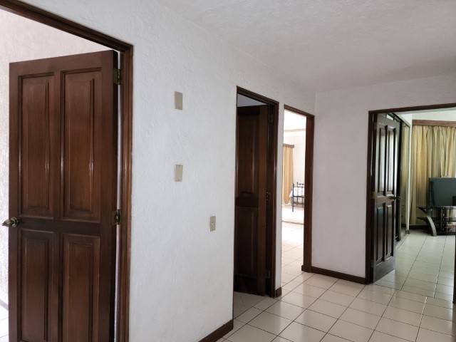 Apartamento Amueblado y Amplio en Renta Zona 14 Ciudad - Miniatura 10