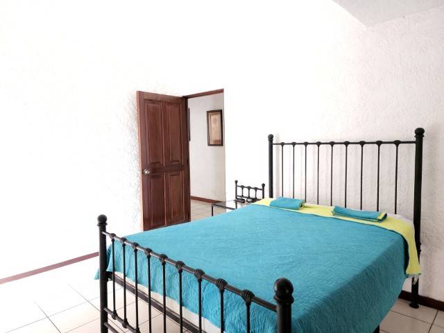 Apartamento Amueblado y Amplio en Renta Zona 14 Ciudad - Miniatura 12