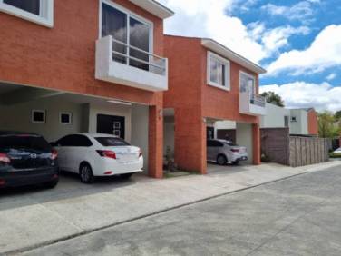 VENDO CASA EN TORREONES DE SANTA AMELIA ZONA 16 - Image 1