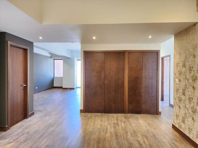 Apartamento Lujoso en Venta Zona 14 Ciudad Guatemala - Miniatura 3