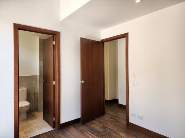Apartamento Lujoso en Venta Zona 14 Ciudad Guatemala - Miniatura 13