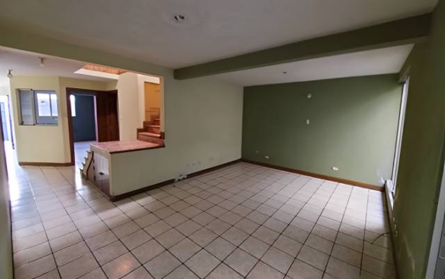 Casa en venta en San Cristobal Mixco - Miniatura 2