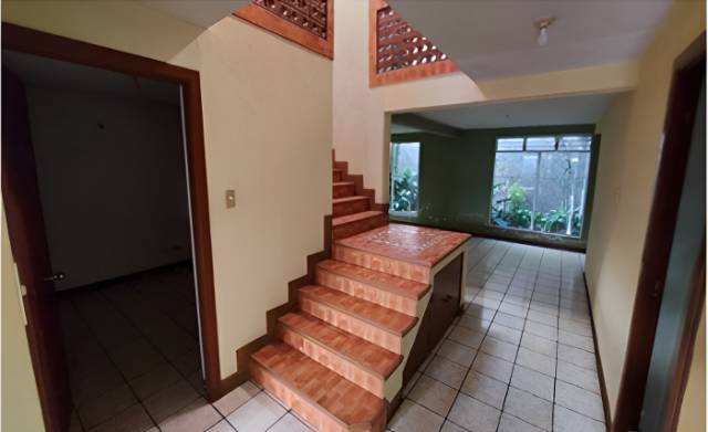 Casa en venta en San Cristobal Mixco - Miniatura 3