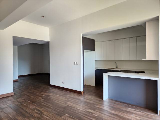 Apartamento en Venta Zona 14 ceca de La Cañada - Image 2