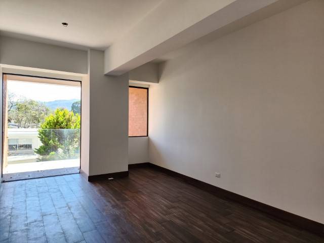 Apartamento en Venta Zona 14 ceca de La Cañada - Image 5