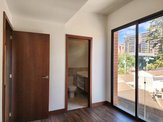 Apartamento en Venta Zona 14 ceca de La Cañada - Miniatura 11