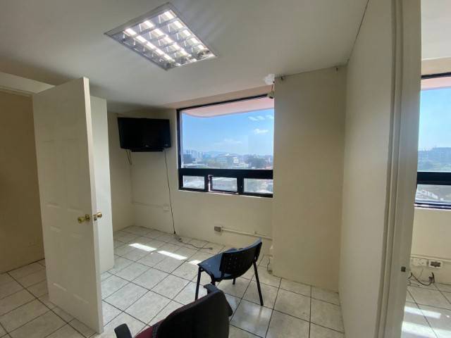 Oficina en Renta Zona 9 Edificio Torre Cristal - Image 3