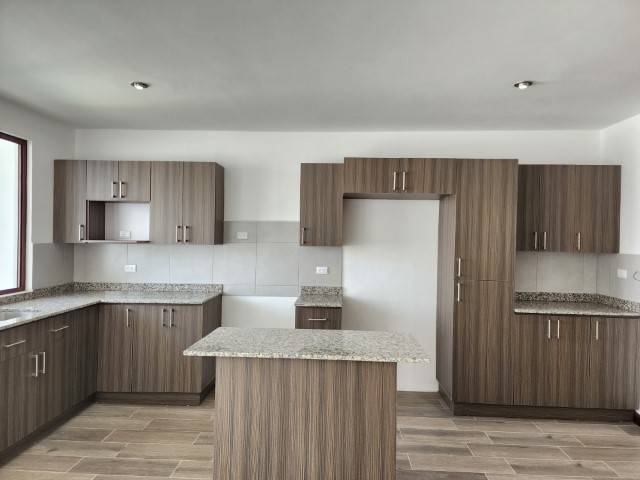 Casa en Venta Puerta de Hierro Zona 16 Guatemala - Image 3