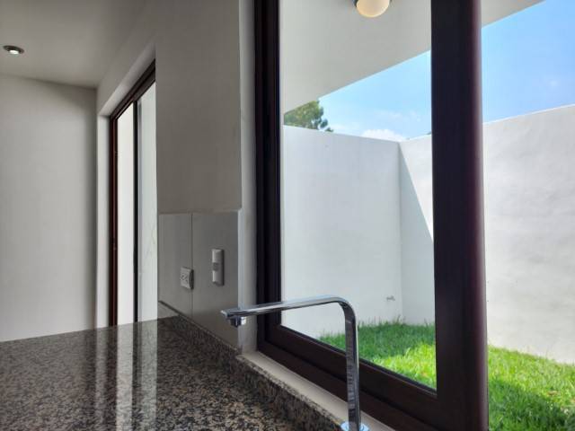 Casa en Venta Puerta de Hierro Zona 16 Guatemala - Image 4