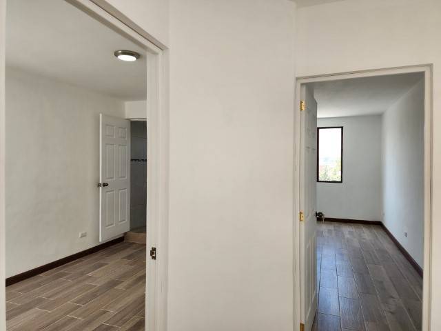 Casa en Venta Puerta de Hierro Zona 16 Guatemala - Miniatura 8