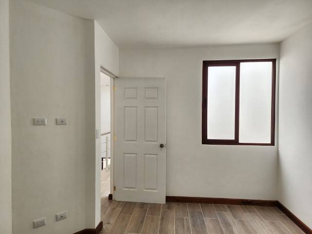 Casa en Venta Puerta de Hierro Zona 16 Guatemala - Miniatura 10