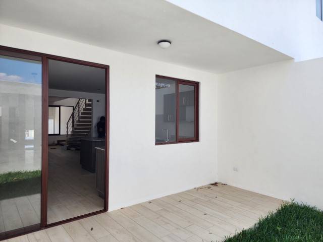 Casa en Venta Puerta de Hierro, Hacienda Real Zona 16 - Image 4