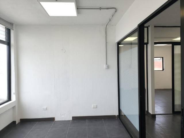 Oficina en Alquiler sobre 7a. Avenida Zona 4 Guatemala - Miniatura 4