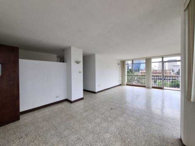 RENTO APARTAMENTO EN ZONA 10 - Miniatura 4