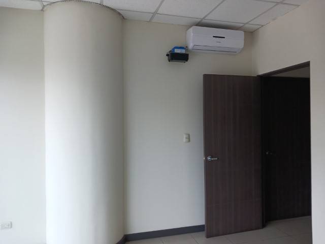 Oficina para Clínica en Renta Zona 10 Sixtino 2 - Image 4