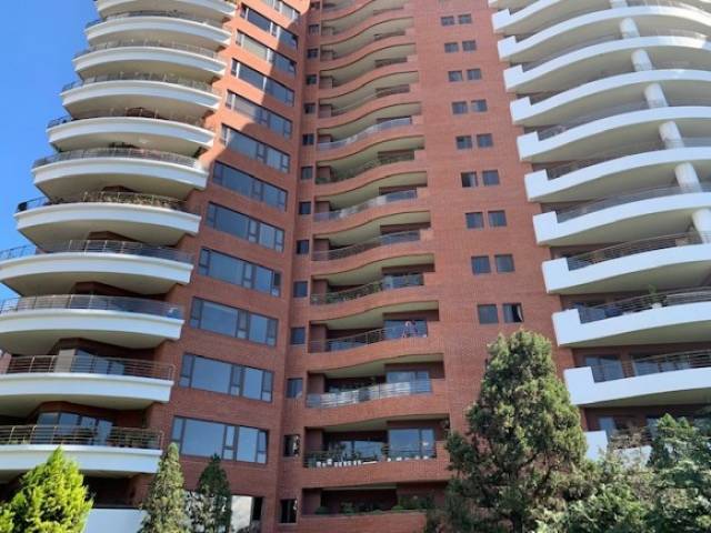 RENTO APARTAMENTO AMPLIO EN ZONA 14 - Image 1