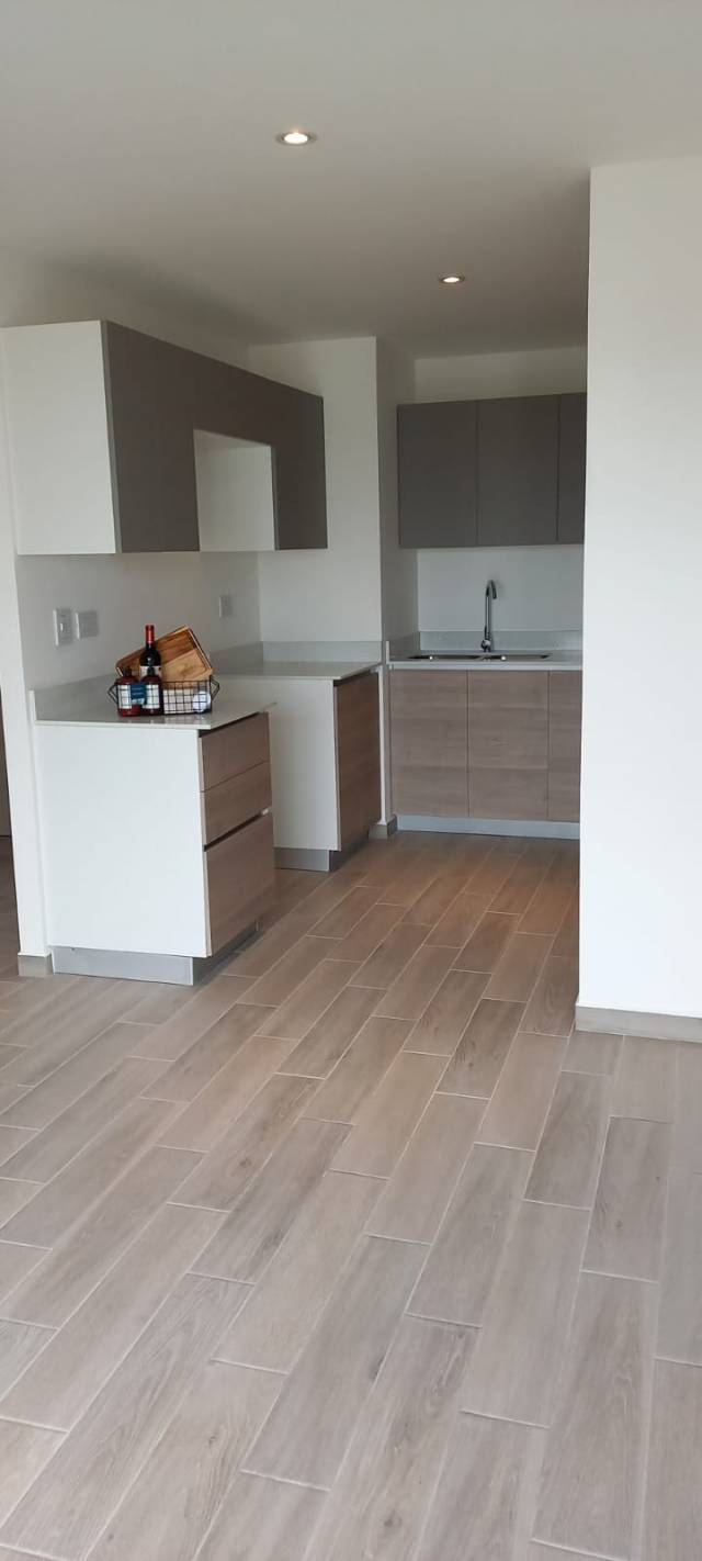 Renta de apartamento nuevo zona 10 - Image 3
