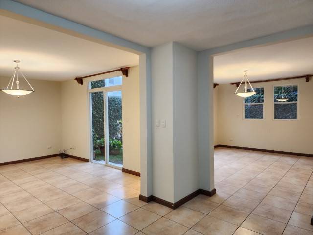 Casa en Renta Condado Naranjo Zona 4 de Mixco - Miniatura 2