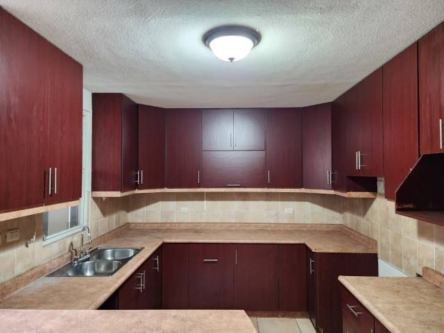 Casa en Renta Condado Naranjo Zona 4 de Mixco - Miniatura 4