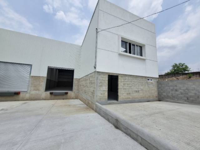 RENTO BODEGA EN ESCUINTLA, TAXISCO - Miniatura 2