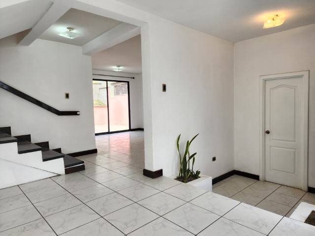 Casa en Venta en Condominio sobre Bulevar San Cristóbal - Image 3