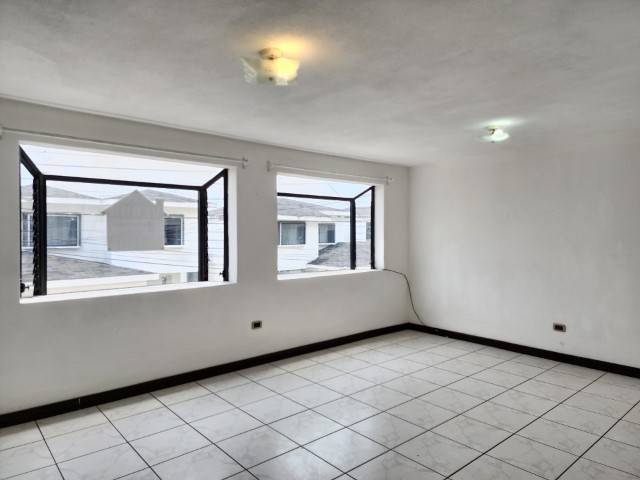 Casa en Venta en Condominio sobre Bulevar San Cristóbal - Image 4