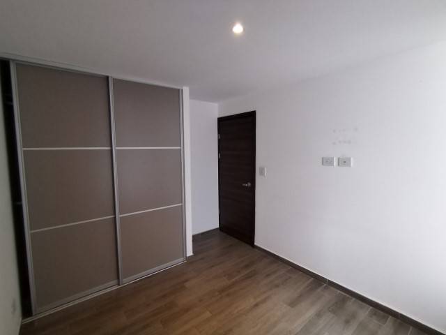 Apartamento en Renta Zona 10 cerca de Los Próceres - Miniatura 6