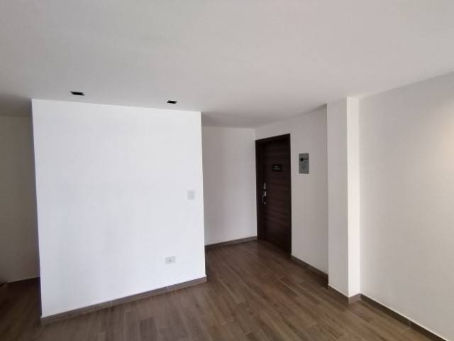 Oficina en Renta Zona 10 cerca de Bulevar Los Próceres - Miniatura 3