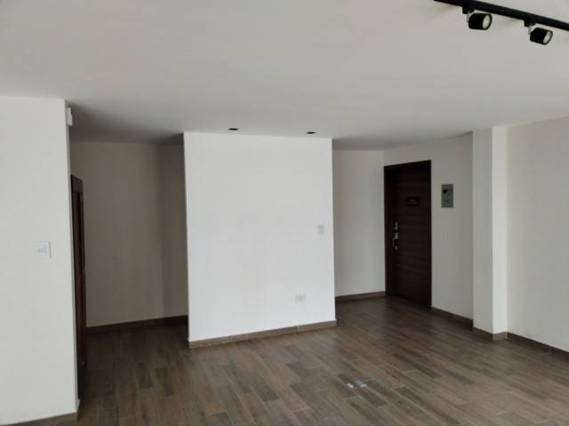 Oficina en Renta Zona 10 cerca de Bulevar Los Próceres - Miniatura 9