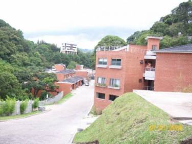 VENDO APARTAMENTO EN ZONA 10 - Image 1