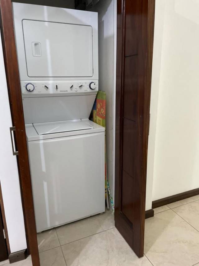 VENDO APARTAMENTO EN ZONA 10 - Miniatura 7