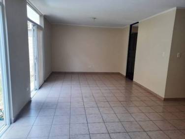 Casa Alquiler / Quinta Los Encinos 2 / Mixco - Image 1