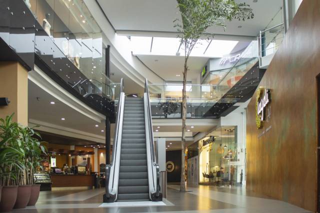 Local comercial en renta sobre la Diagonal 6 - Miniatura 4