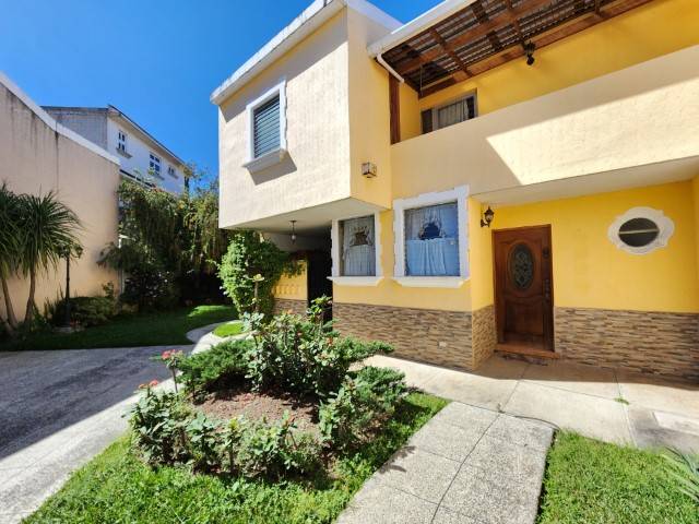 Casa en Renta Villa Nueva Colonia en Bulevar Catalina - Image 1