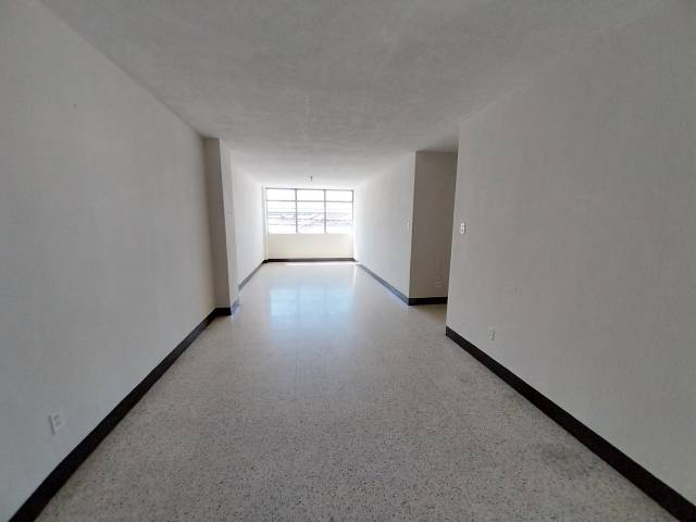 Apartamento en renta zona 9.