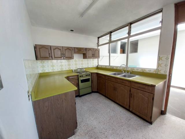 Apartamento en renta zona 9. - Image 2
