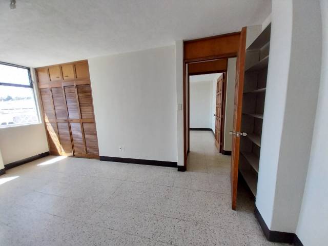 Apartamento en renta zona 9. - Image 3