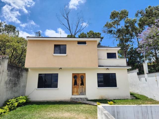 Casa en Renta Pinares de San Cristóbal, Guatemala - Image 2