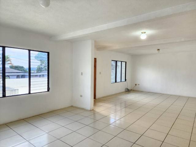 Casa en Renta Pinares de San Cristóbal, Guatemala - Image 3