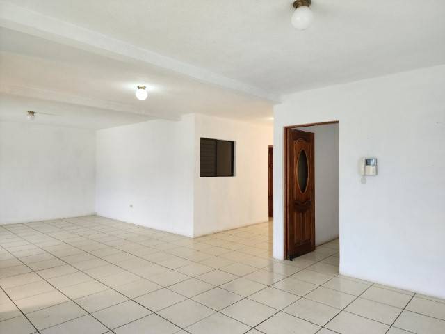 Casa en Renta Pinares de San Cristóbal, Guatemala - Image 4