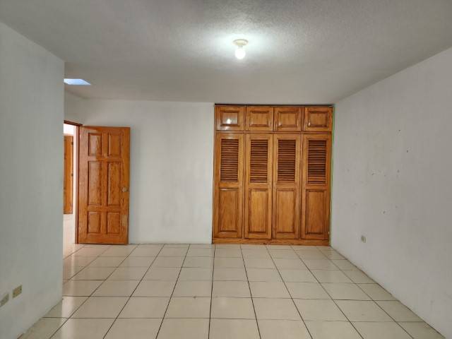 Casa en Renta Pinares de San Cristóbal, Guatemala - Miniatura 9