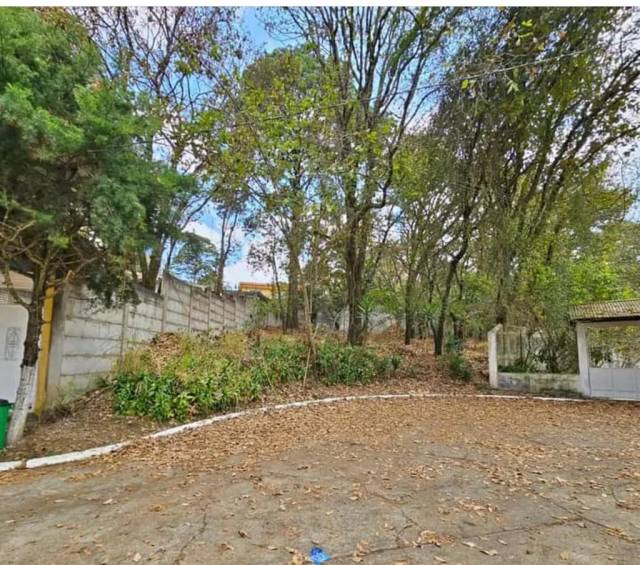 Terreno semi plano 1417 m2 zona 6 Mixco - Image 1